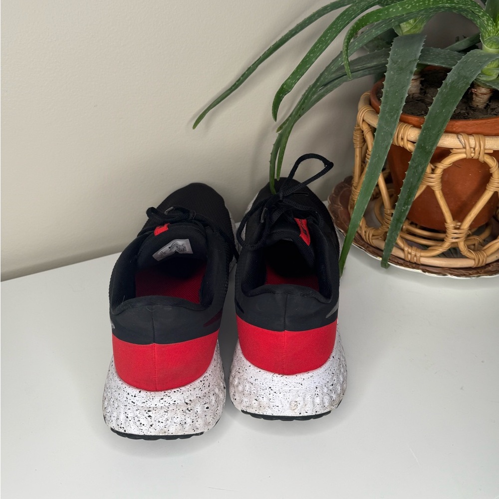 Nike Revolution 5 Running Shoes Men’s Size 12 Black Red Speckled Sole BQ3204-003 - Picture 4 of 12